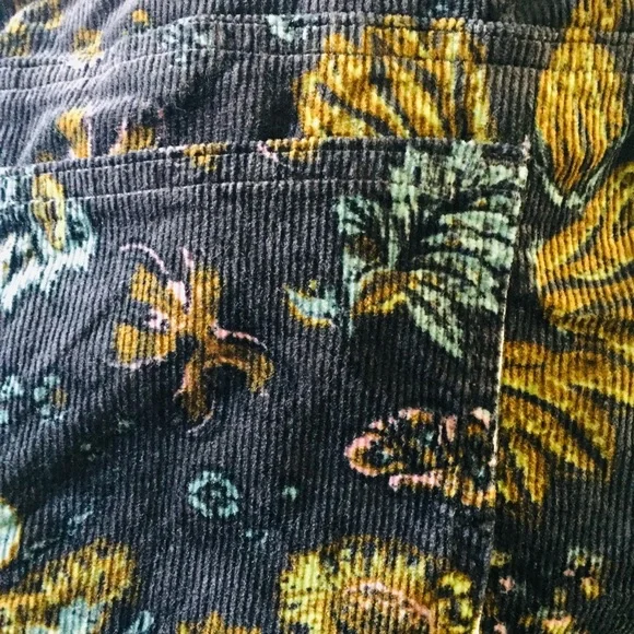 Anthropologie Pilcro The Icon Flare Low-Rise Corduroy Floral Pants - Picture 11 of 11